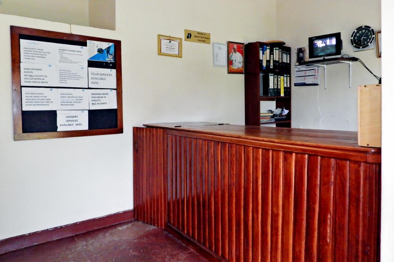 Skyway Hotel Εντέμπε Εξωτερικό φωτογραφία
